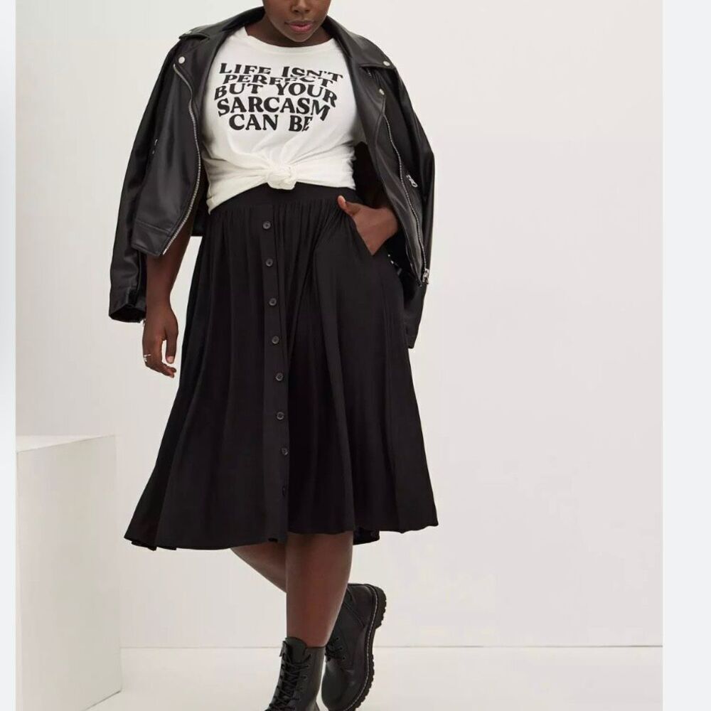 Torrid Plus Size 2 Black Midi Skirt Button-Front Pockets Casual